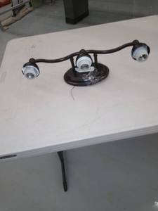 lot 4326 image: 3 Light Vanity Light Bar ( Used an Not Inspected ) 17 L x 6 D