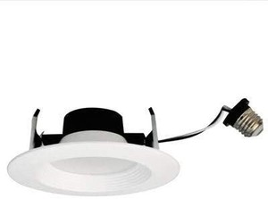 lot 4363 image: Utilitech 5 Or 6 3pack 85 Watt Equiv White Led Recessed Downlight Can Light