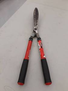lot 4410 image: Corona HS 3950 Hedge Shear with Extendable Steel Handles, 10 Blade