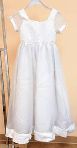 lot 7533 image: The Sweetie Collection White Flower Girl Special Event Dress - No size tag appears to be Size 10 or 12