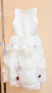lot 7537 image: US Angels Size 5 White Flower Girl Special Occasion Dress
