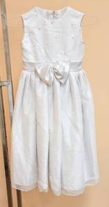 lot 7538 image: White with Pearl Detail Flower Girl Special Occasion Dress - No Size Tag appears to be size 7 or 8