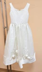 lot 7539 image: The Sweetie Collection Size 8 Ivory Flower Girl Special Occasion Dress