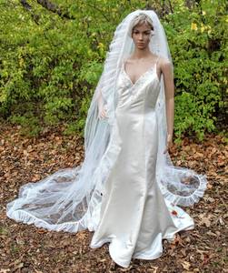lot 7560 image: 130 Long Cathedral Veil with White Trim and Ruffled Edges