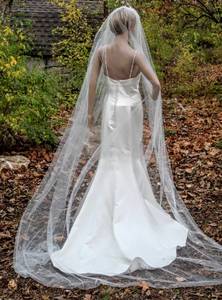 lot 7563 image: 110 Long Plain Ivory Cathedral Veil