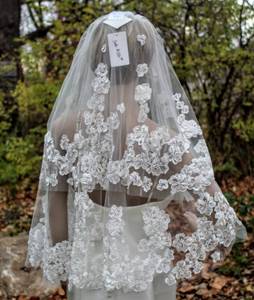 lot 7565 image: lesAccesories Barcelona Veil  34 Long Natural Off White Raised Floral