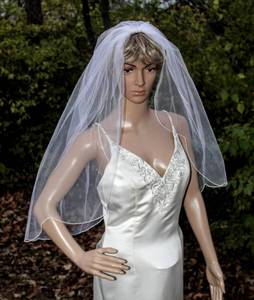 lot 7570 image: 32 Long Mid Length Veil Plain Off White with Scalloped Edging