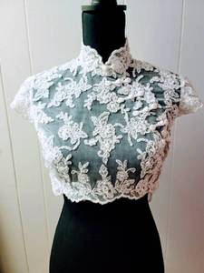 lot 7544 image: Size 10 Off-White Lace Wedding Bridal Jacket Top with Cap Sleeves