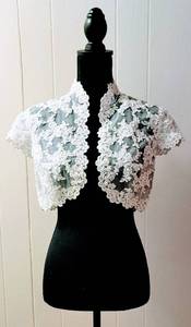 lot 7548 image: Size 8 White Lace with Cap Sleeves Bridal Wedding Jacket Bolero