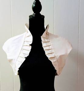 lot 7553 image: Paloma Blanca Size 12 IvoryNatural Designer Wedding Bridal Bolero Jacket