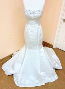 lot 7502 image: Casablanca Bridal Size 10 Designer Wedding Gown