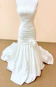lot 7503 image: Atelier Diagonal Size 12 Designer Bridal Gown