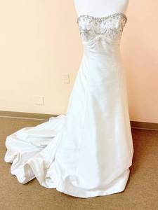 lot 7508 image: Mon Cheri Couture Size 10 Wedding Gown by Sabrina Toy