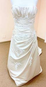 lot 7509 image: San Patrick Size 10 Designer Ivory Wedding Gown