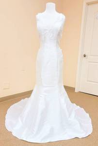 lot 7510 image: Jadore size 12 Designer White Bridal Gown