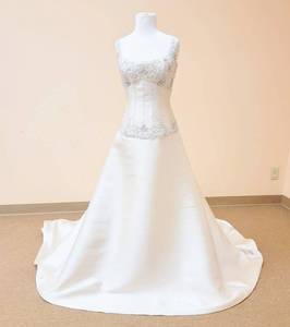 lot 7514 image: Atelier Diagonal Size 12 Ivory Bridal Gown