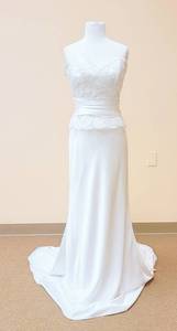 lot 7515 image: Paloma Blanca Size 10 Designer Strapless White Wedding Gown