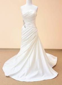 lot 7516 image: Pronovias Size 10 Designer Strapless White Wedding Gown