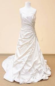 lot 7519 image: Impression Bridal Size 12 Designer Strapless Bridal Gown - Color  Antique