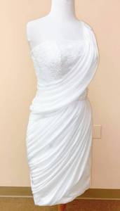 lot 7524 image: Pronovias Size 10 Designer Cocktail Length Bridal Gown