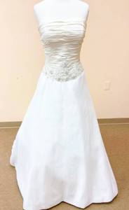 lot 7461 image: Mon Cheri Bridal Size 10 Bridal Gown