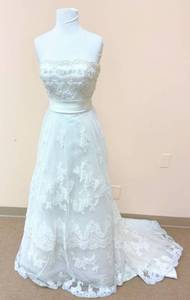 lot 7467 image: Casablanca Bridal Size 10 Bridal Gown