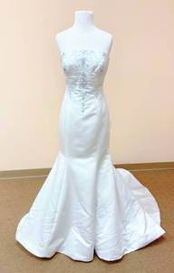 lot 7468 image: Jasmine Size 10 Bridal Gown