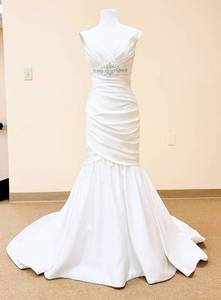 lot 7475 image: Mikaella size 10 White Bridal Gown