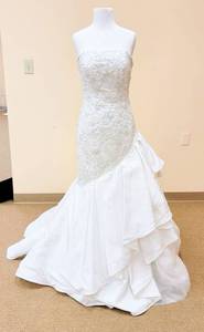lot 7477 image: David Tutera Size 10 White Bridal Gown