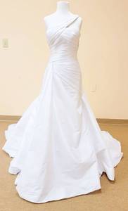 lot 7479 image: San Patrick Size 10 White Bridal Gown
