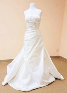 lot 7483 image: Pronovias size 12 Ivory Designer Gown