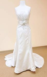 lot 7484 image: Impression Bridal size 12 White Bridal Gown