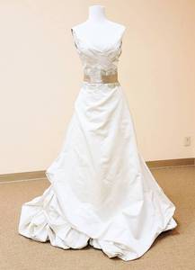 lot 7485 image: Paloma Blanca Size 10 Designer Gown IvoryAntique