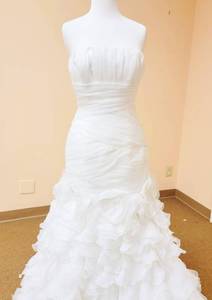 lot 7486 image: TWO by Rosa Clara size 10 Wedding Gown