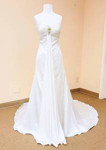 lot 7489 image: Size 10 Wedding Gown