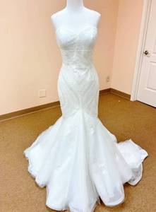 lot 7494 image: Pronovias Size 12 Mermaid Style Designer Wedding Gown