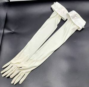 lot 7589 image: Elbow Length 22 long White Bridal Gloves with Embroidery Detail