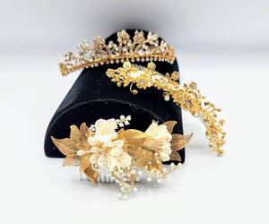 lot 7591 image: 3 Gold, Pearl & Rhinestone Bridal Combs Hairpieces