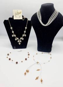 lot 7600 image: 4 Necklaces and One Pair of Earrings