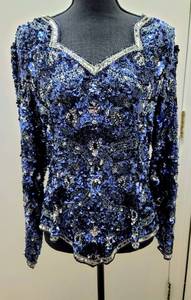 lot 7532 image: Gorgeous Fully Embellished Sequin Beaded Long Sleeve Top