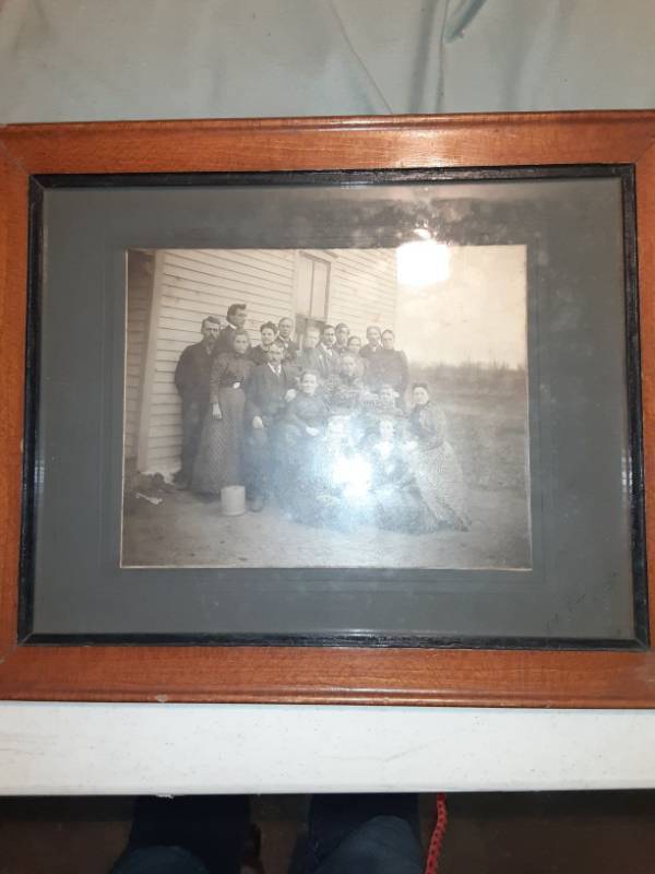 lot 4745 image: Vintage Framed Family Photograph