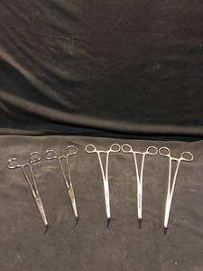 lot 1405 image: Lot of 5 Curved Tip Hemostats Location Shelf 7