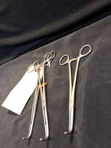 lot 1406 image: Lot of 3 Curved Tip Hemostats Location Shelf 7