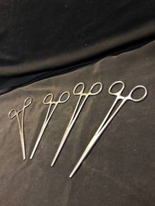 lot 1407 image: Lot of 4 Straight Hemostats Location Shelf 7