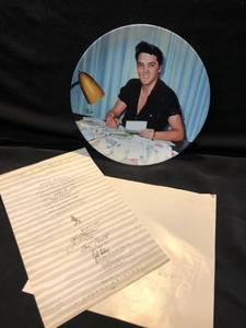 lot 7875 image: Delphi Ceramic Plate Letters from Fans Elvis Presley 1991 with Certificate Location Shelf 6