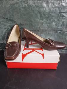 lot 7876 image: NIB Anne Klein. iFlex Womans 7 M