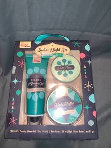 lot 77377 image: Lot of 5 Ladies Night In Shower Gel Body Butter Bath Fizzer Sweet & Clean Scent Luxe Location Shelf 1