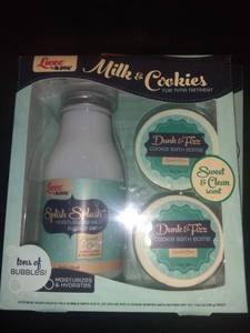 lot 80453 image: Lot Of 5 Milk & Cookies Tub Time Retreat Sweet & Clean