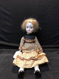 lot 80457 image: Porcelain Doll Year and Brand Unknown Location Shelf 4