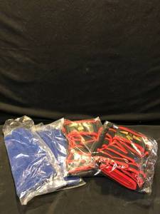 lot 80476 image: Lot of 4 Cross Training Gloves and Blue Nylon Gloves Location Shelf 4